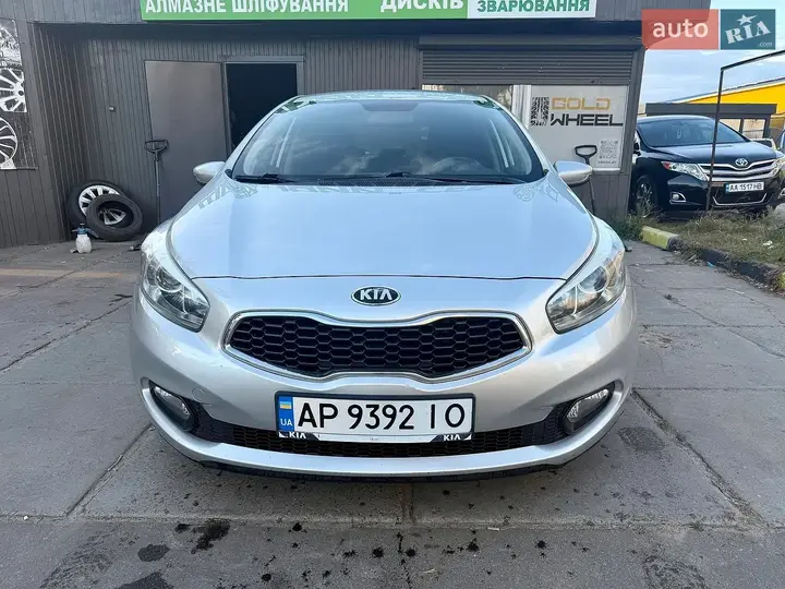 Kia Ceed 2012 photo 2