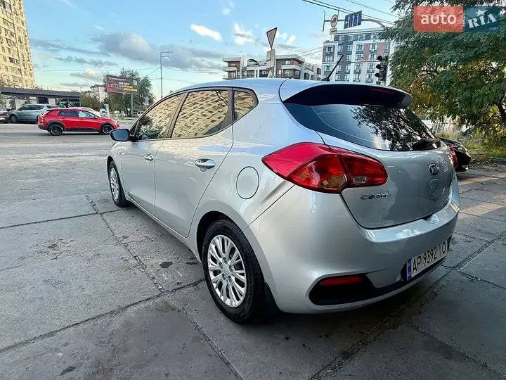 Kia Ceed 2012 photo 4