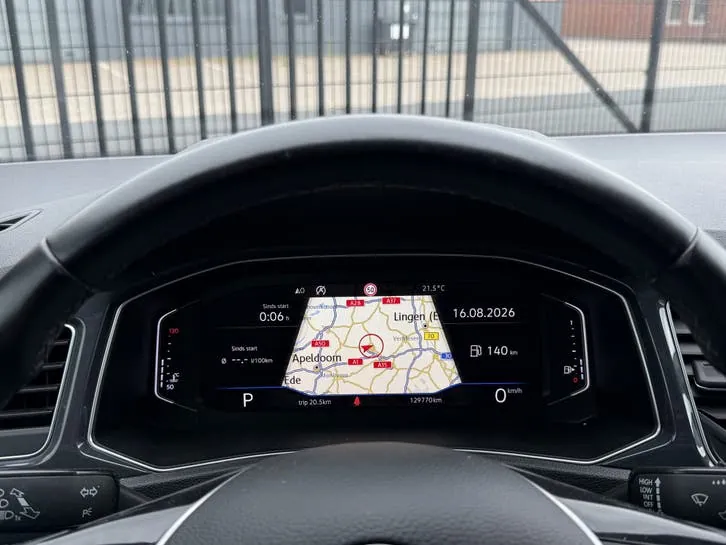 Volkswagen T-Roc 2018 photo 2