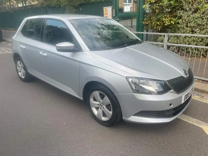Skoda Fabia 2015 photo 2