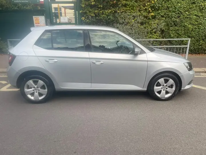 Skoda Fabia 2015 photo 3