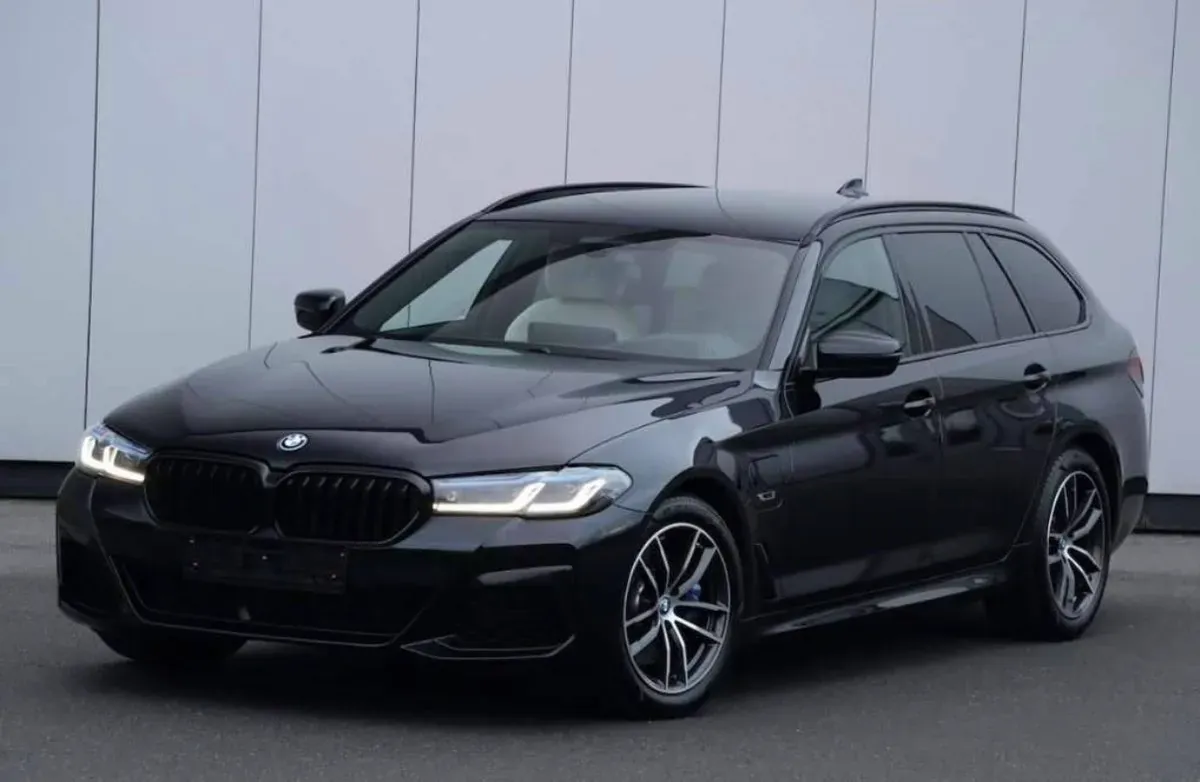 BMW 5 Series 2023 photo 2