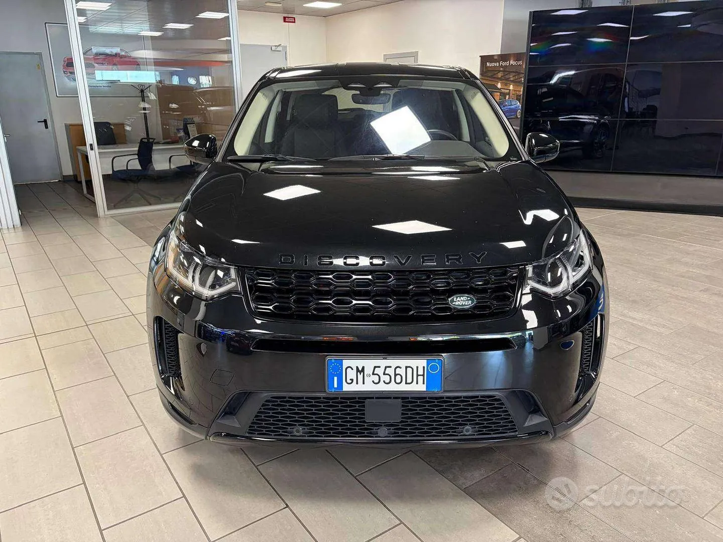 Land Rover Discovery Sport 2023 photo 2