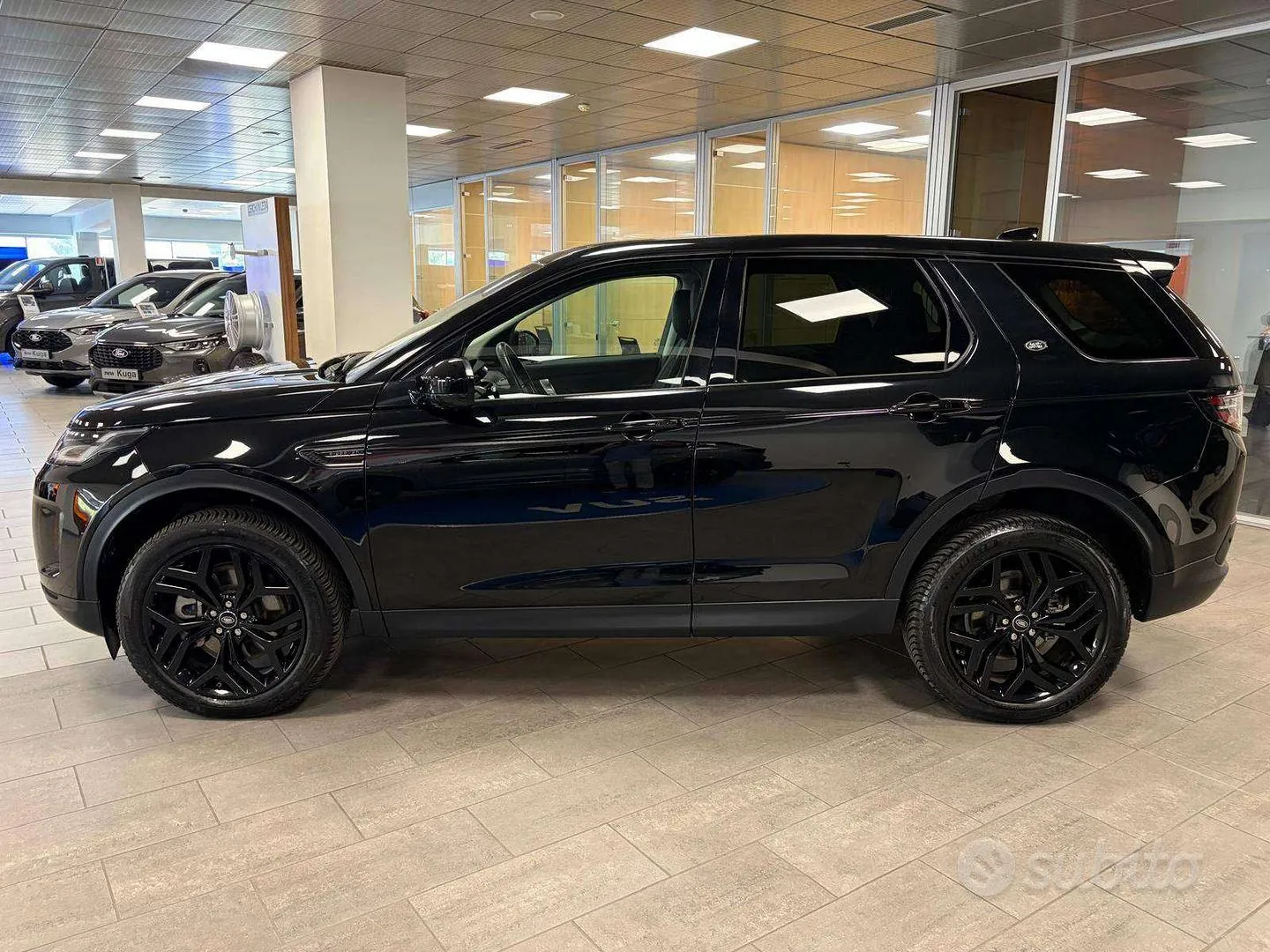 Land Rover Discovery Sport 2023 photo 4
