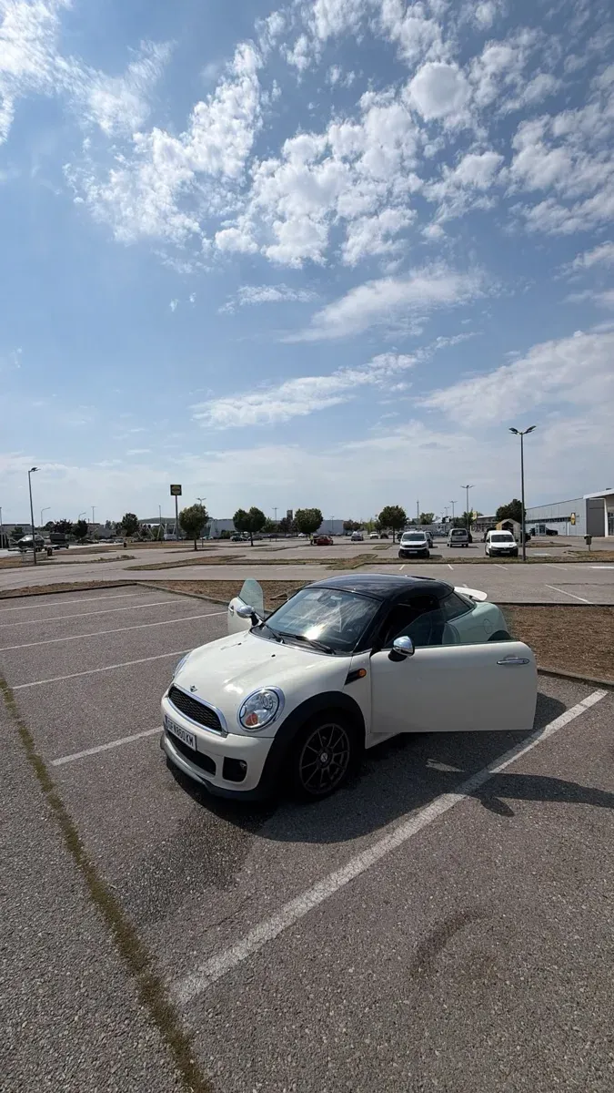 Mini Cooper Coupé 2012 photo 2