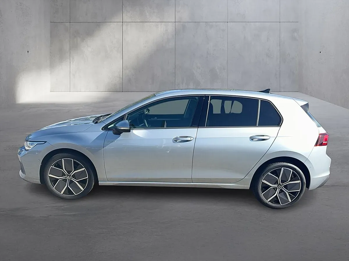 Volkswagen Golf 2026 photo 2