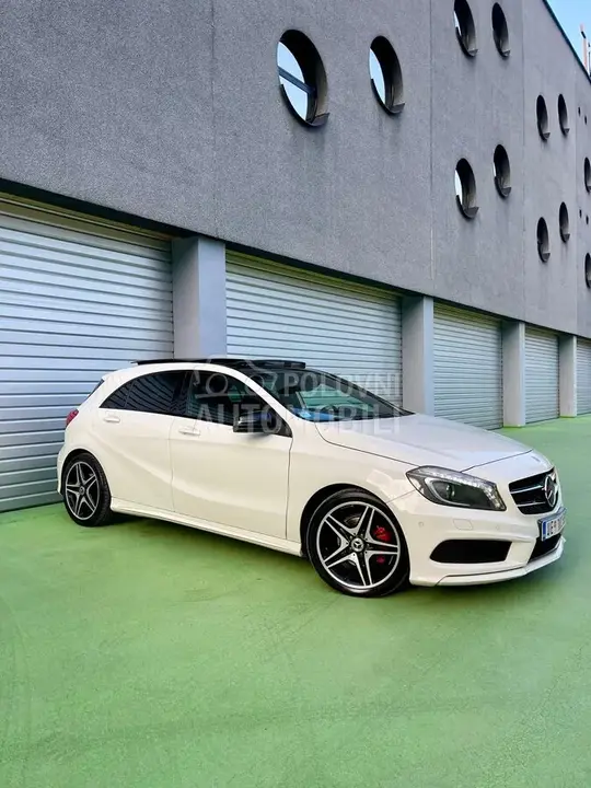 Mercedes-Benz A 180 2013 photo 3