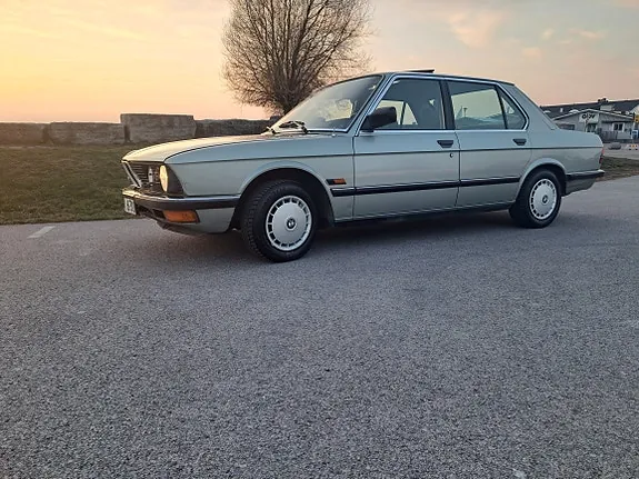 BMW 520I