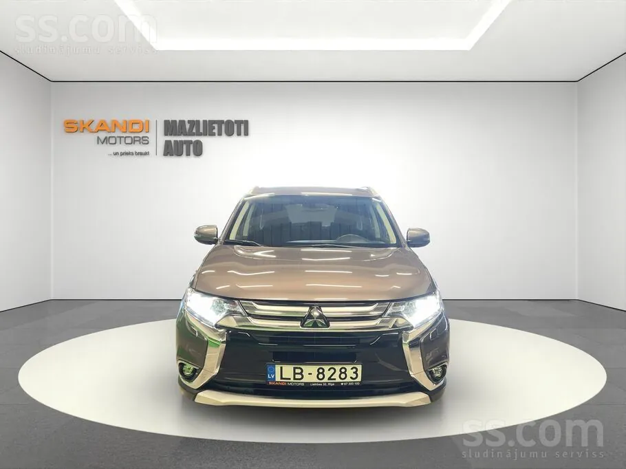 Mitsubishi Outlander 2017 photo 2