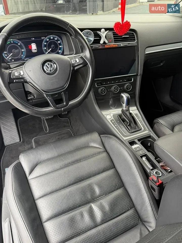Volkswagen E-Golf 2019 photo 2