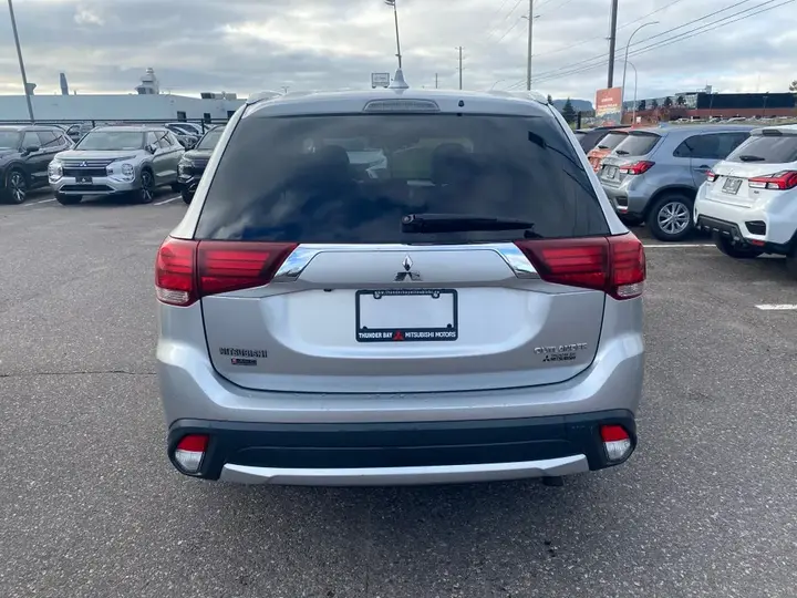 Mitsubishi Outlander 2018 photo 5
