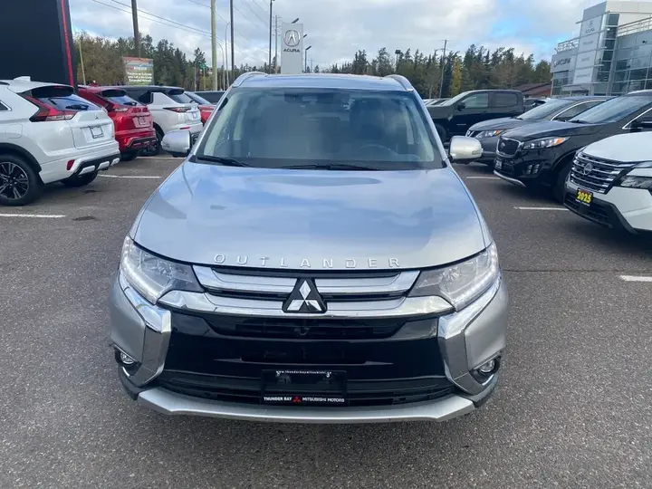 Mitsubishi Outlander 2018 photo 2