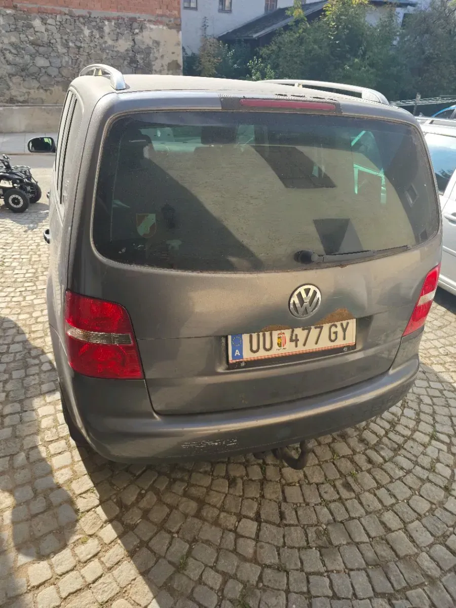 Volkswagen Touran 2005 photo 2