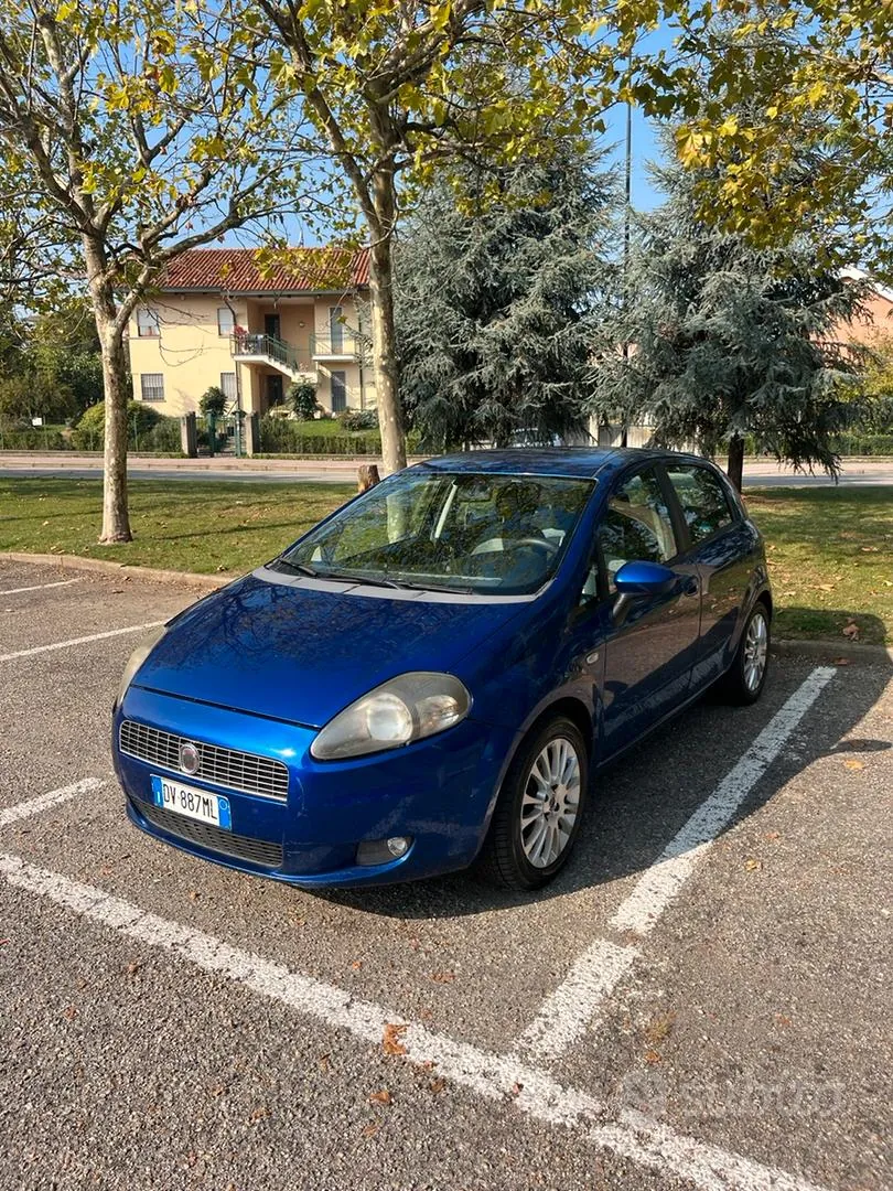 Fiat Grande Punto 2009 photo 2