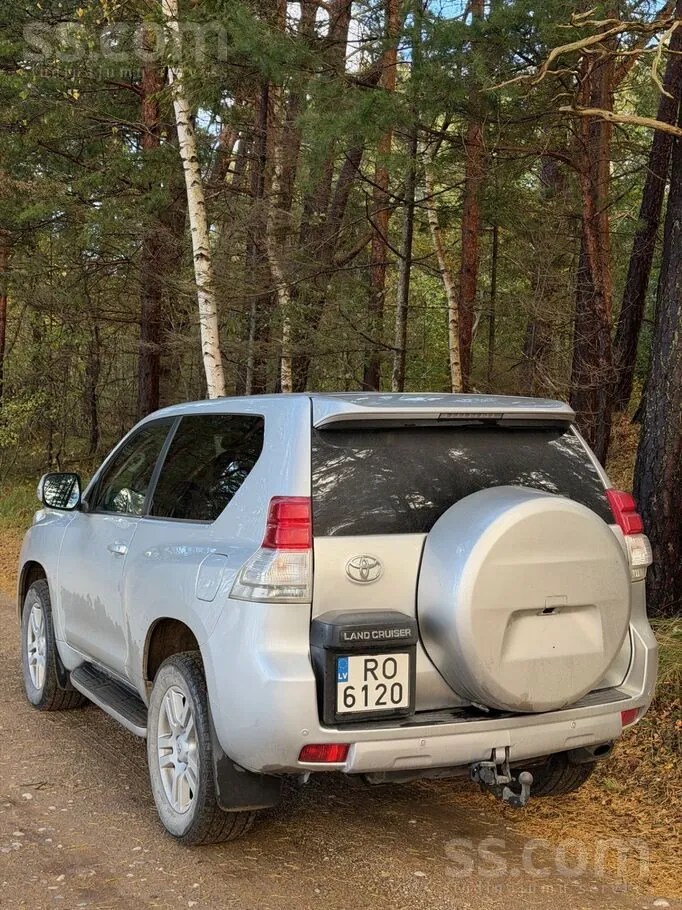 Toyota Land Cruiser 2013 photo 2