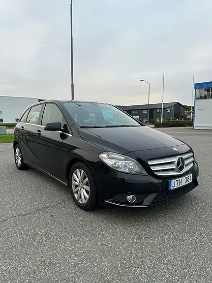 Mercedes-Benz B 200 2013 photo 2