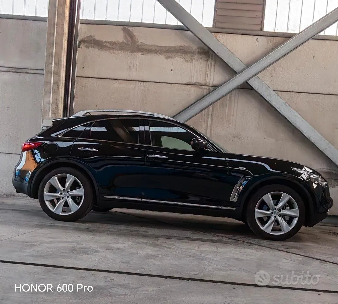 Infiniti Fx 2011 photo 2