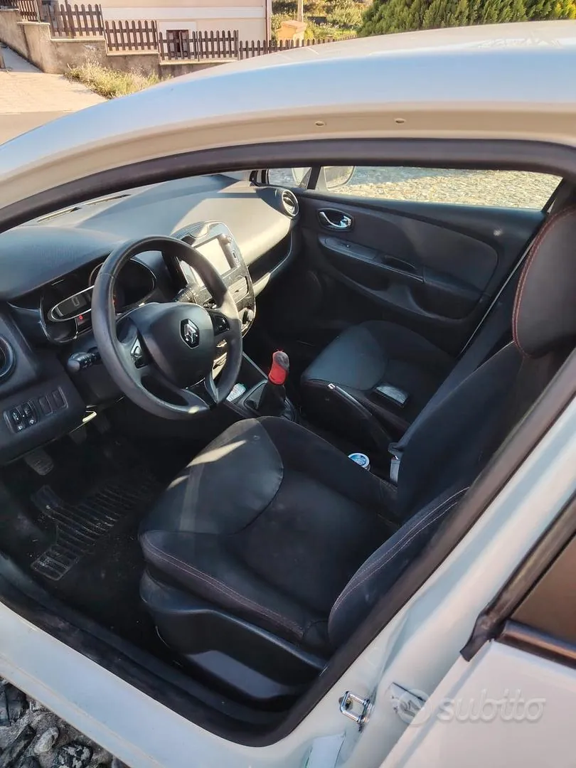 Renault Clio 2013 photo 2
