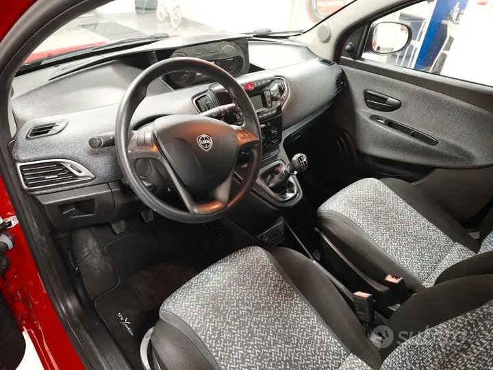 Lancia Ypsilon 2018 photo 2