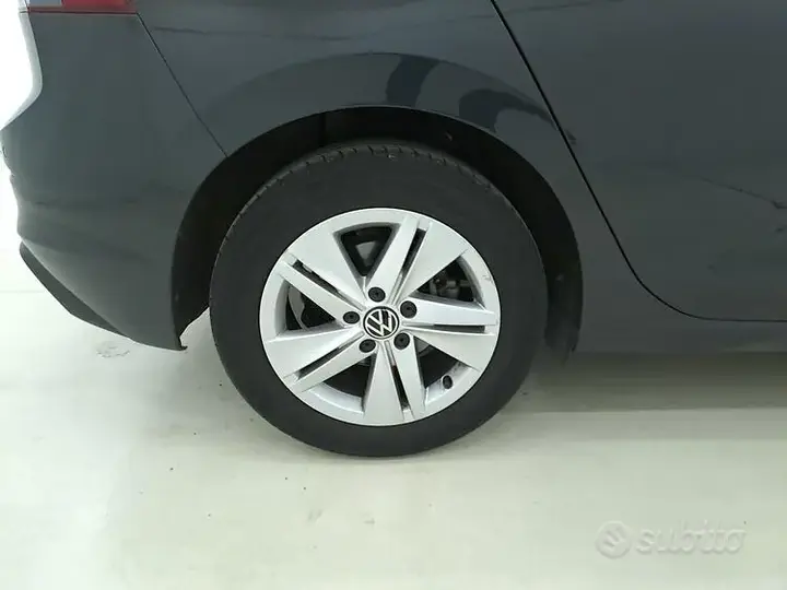 Volkswagen Golf Life 2023 photo 5