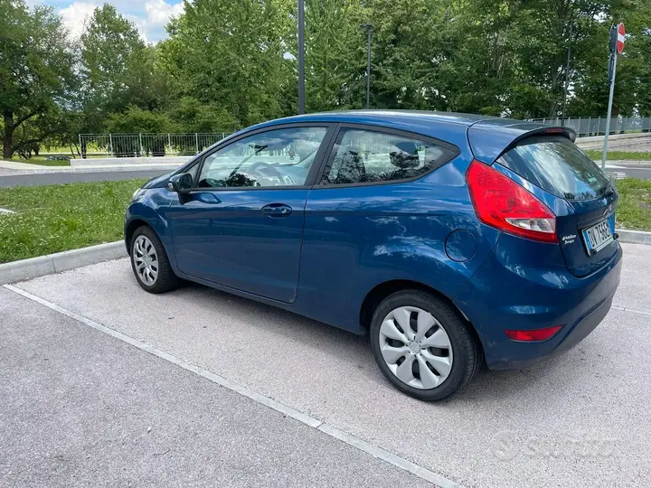 Ford Fiesta 2009 photo 2