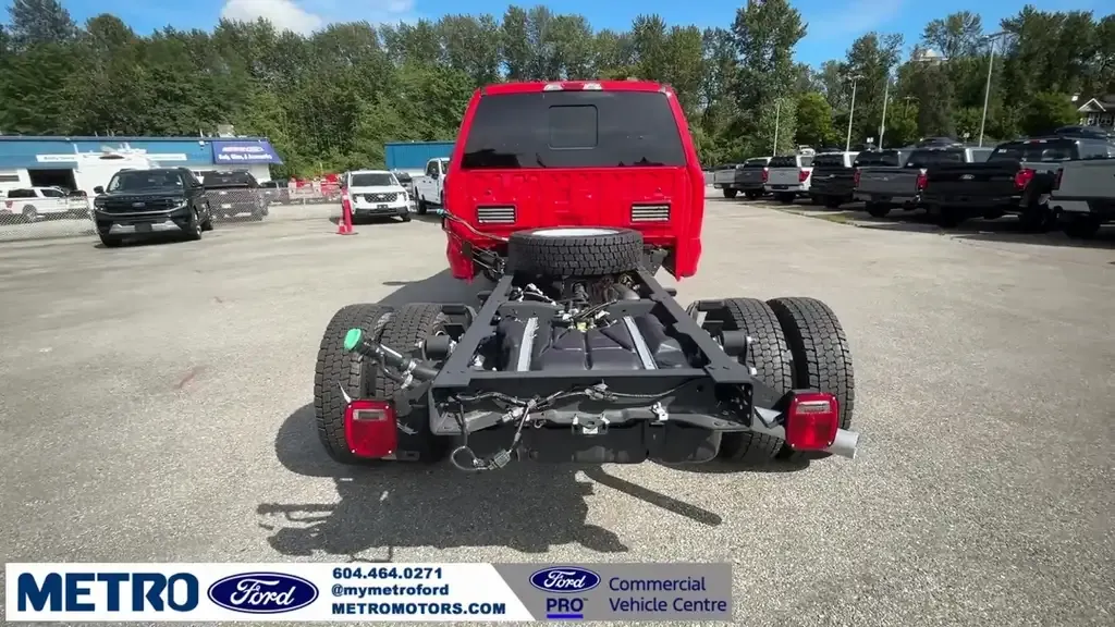 Ford F-550 Super Duty 2025 photo 5