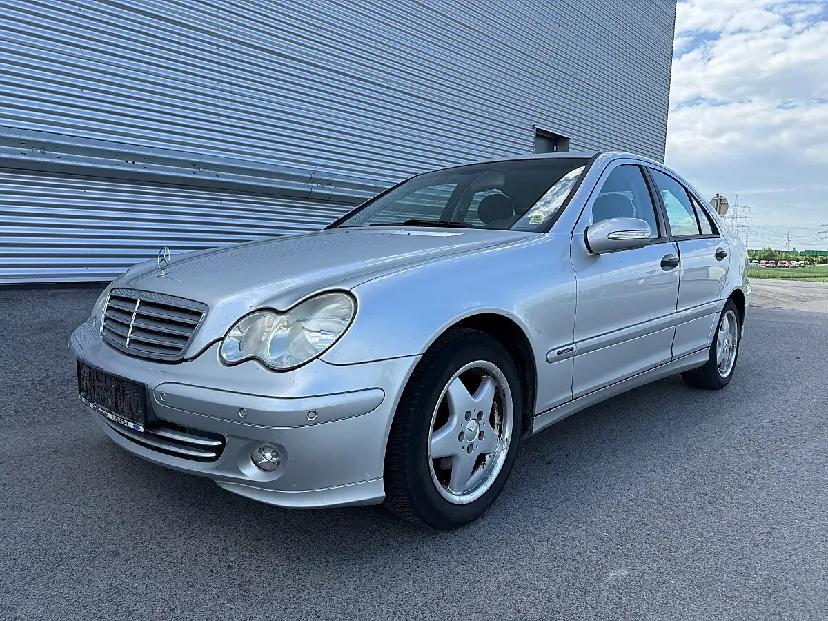 Mercedes-Benz C-Class 2004 photo 2