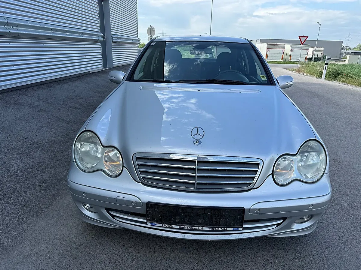 Mercedes-Benz C-Class 2004 photo 3
