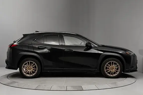 Lexus Ux300E 2025 photo 5