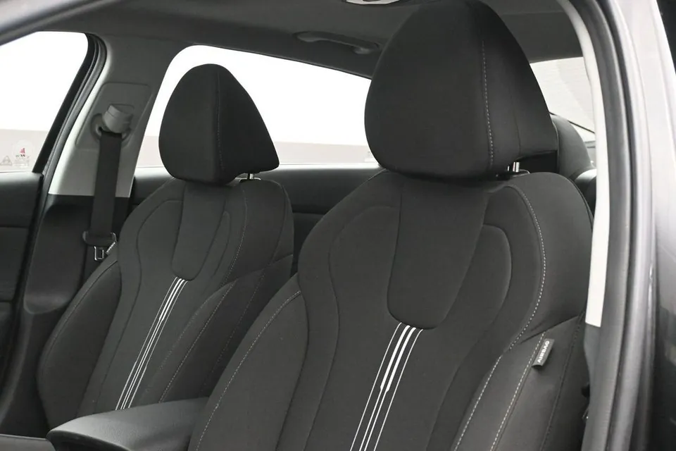 Hyundai Elantra 2025 photo 4