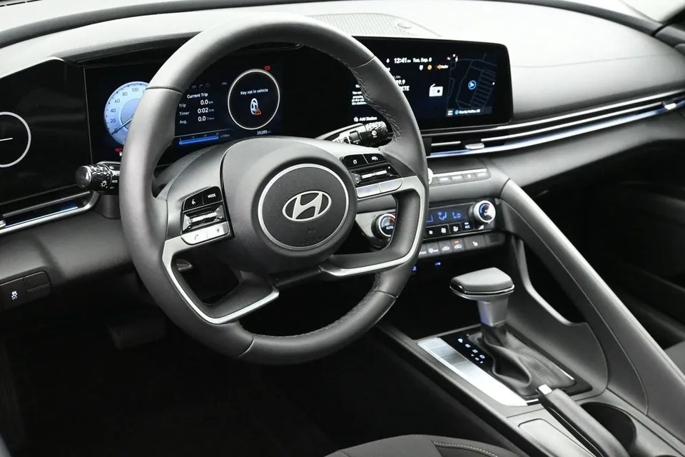 Hyundai Elantra 2025 photo 5