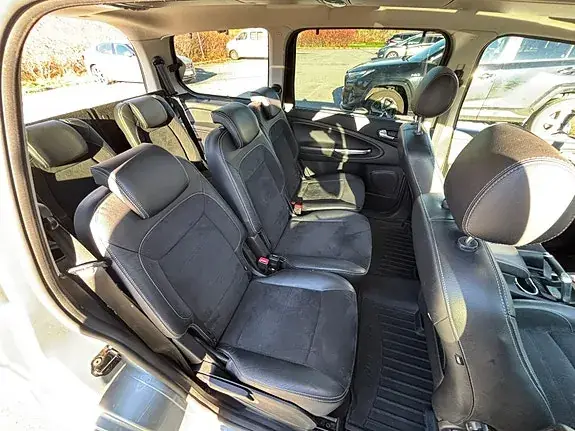 Ford Galaxy 2012 photo 5