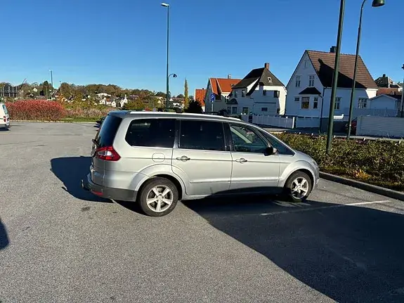 Ford Galaxy 2012 photo 2