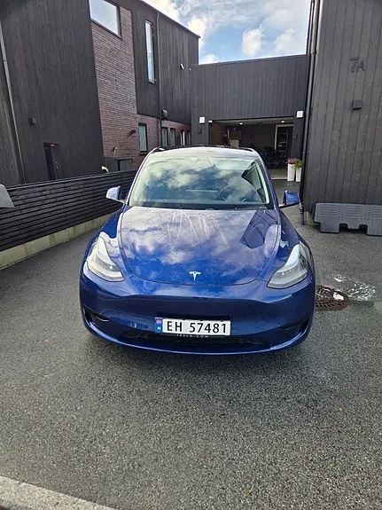 Tesla Model Y 2024 photo 2