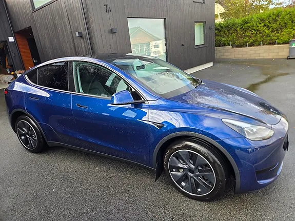 Tesla Model Y 2024 photo 3