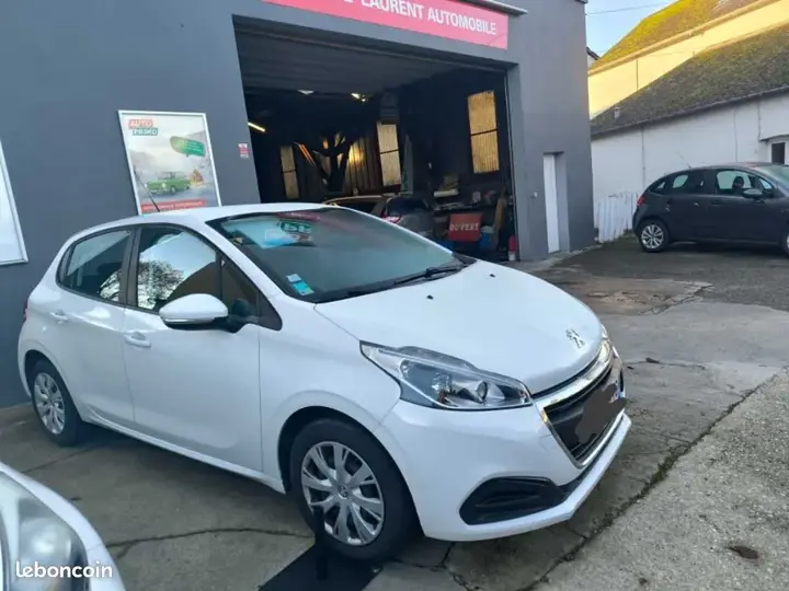 Peugeot 208 2017 photo 2