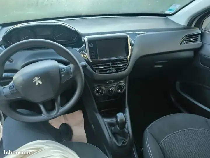 Peugeot 208 2017 photo 5