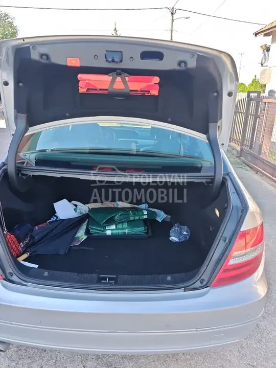 Mercedes-Benz C 220 2011 photo 5