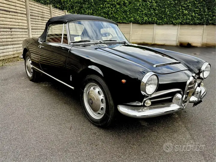 Alfa Romeo Giulia Spider 1960 photo 2