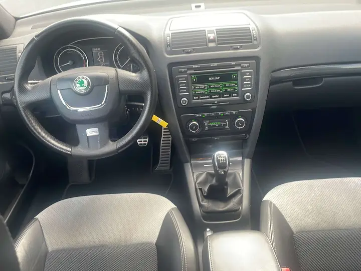 Skoda Octavia 2012 photo 3