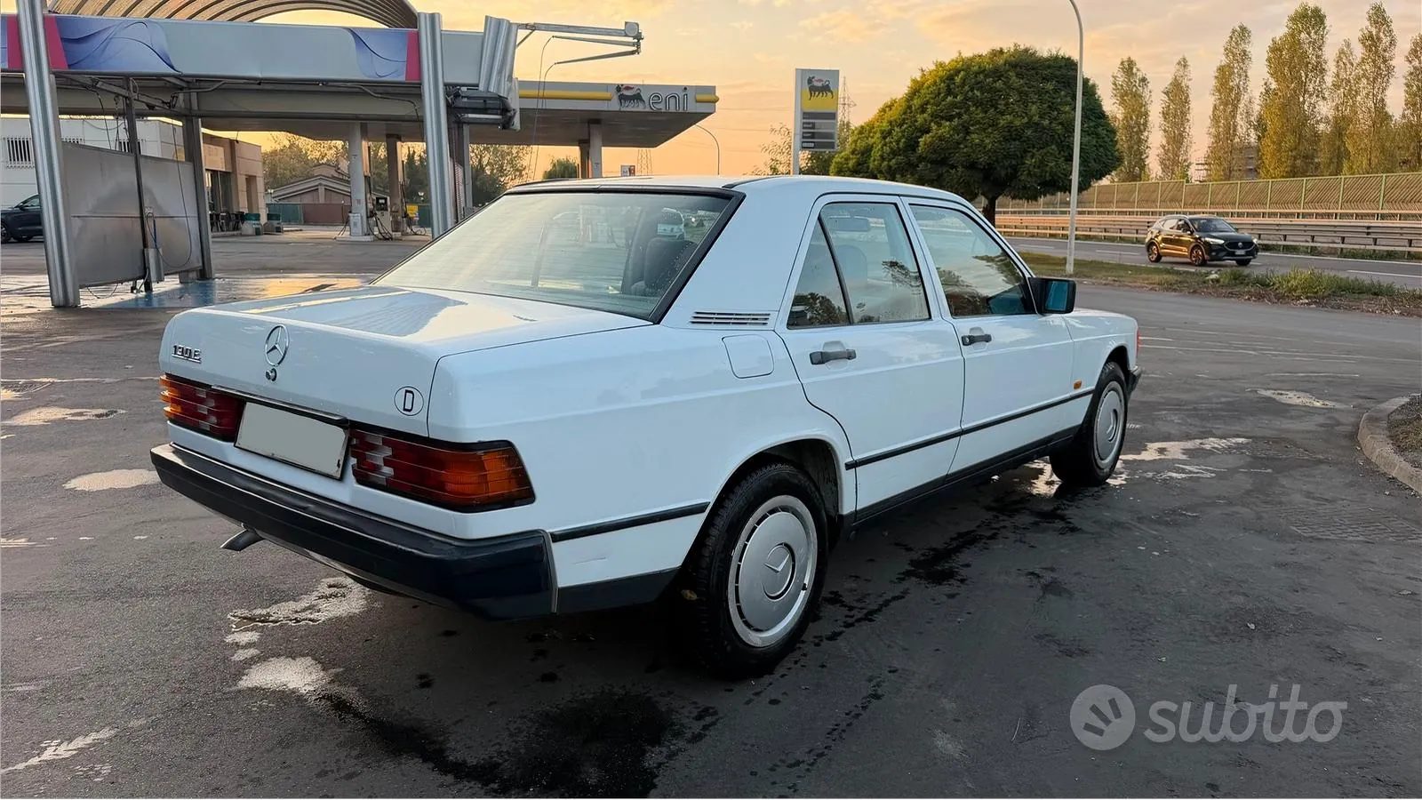 Mercedes-Benz 190E 1989 photo 4