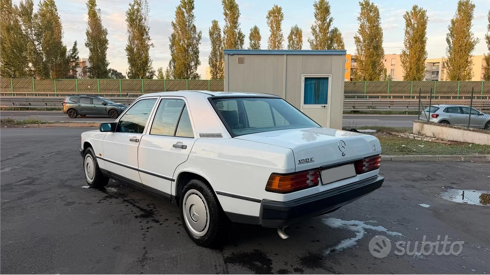 Mercedes-Benz 190E 1989 photo 2
