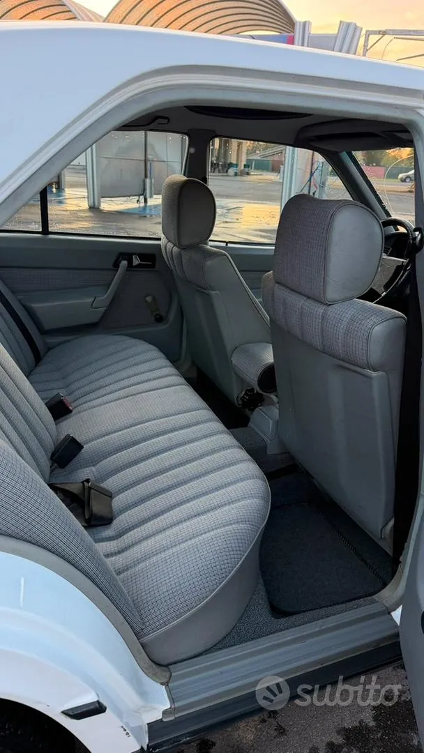 Mercedes-Benz 190E 1989 photo 5