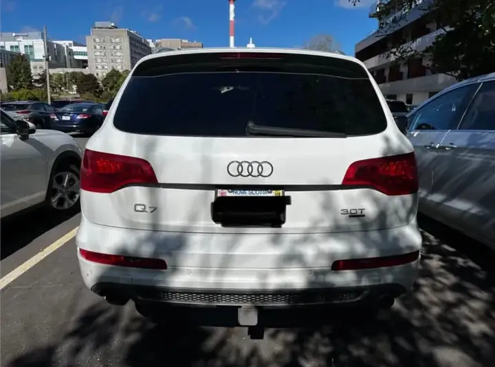 Audi Q7 2013 photo 2