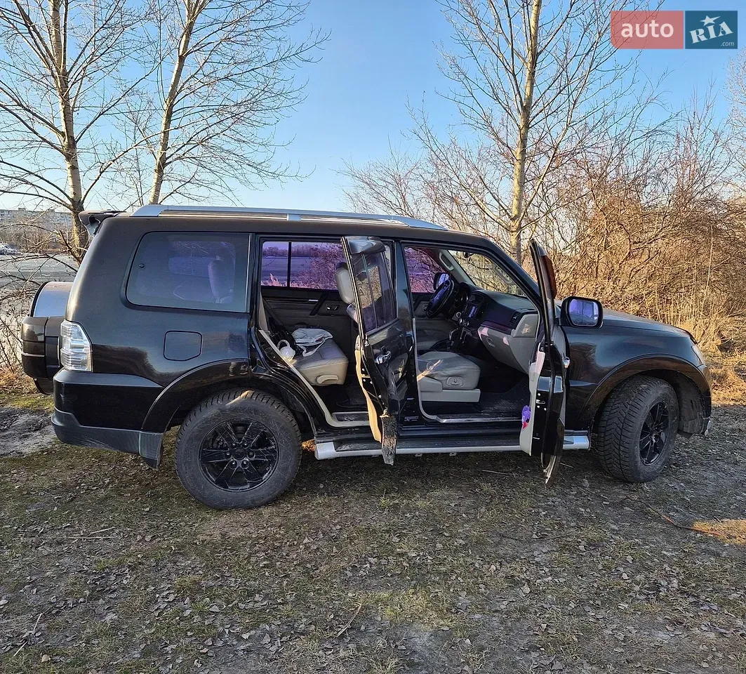 Mitsubishi Pajero Wagon 2008 photo 4