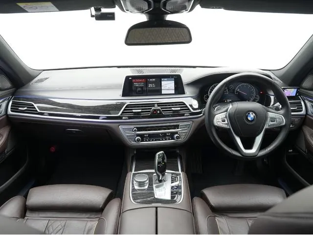 BMW 7 Series 2017 photo 4