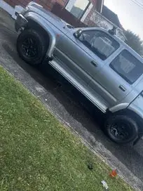 Toyota Hilux 2004 photo 2