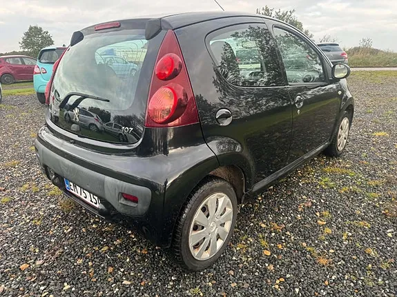 Peugeot 107 2012 photo 3