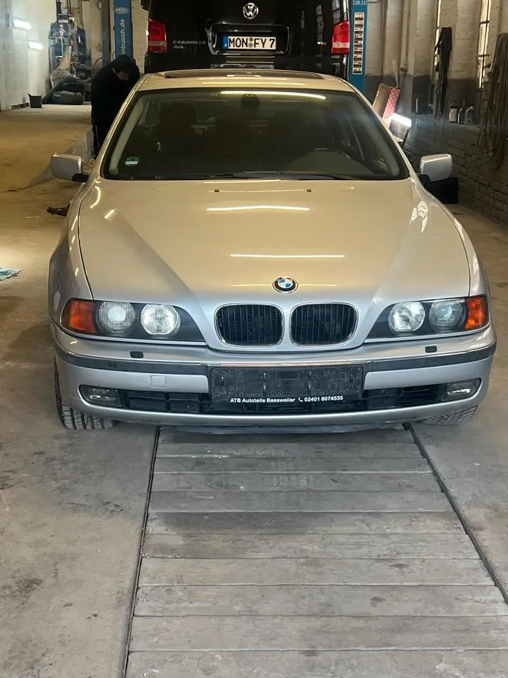 BMW 520I