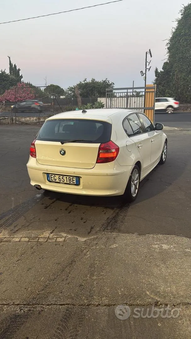 BMW E87 2010 photo 3